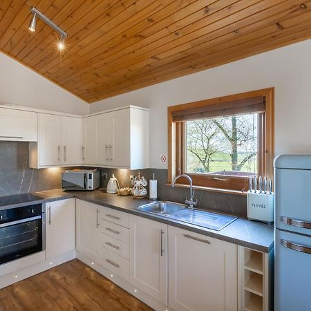 Douglas Fir Lodge With Hot Tub Купар Екстериор снимка