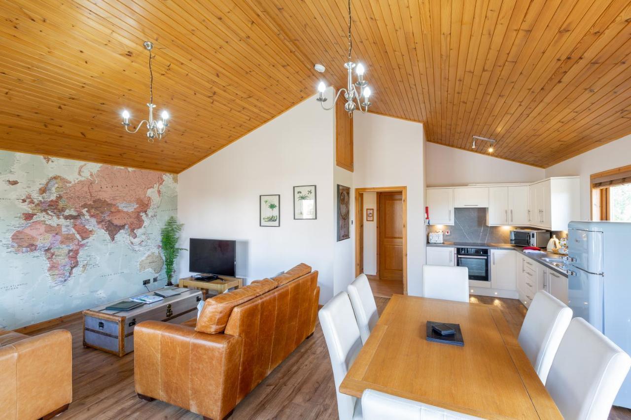 Douglas Fir Lodge With Hot Tub Купар Екстериор снимка